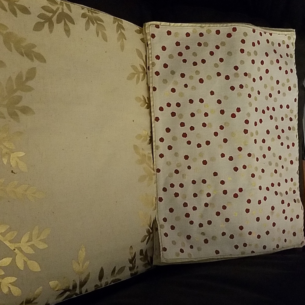 4 Piece Gold Foil Dinner Mat Setting